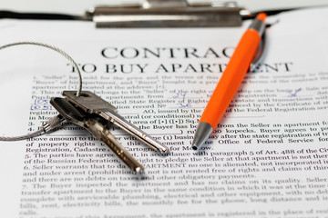 This is a contract for the purchase of an apartment. There are two keys to them. ballpoint pen for signing.