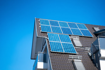 Obraz premium some solar panels on the roof of a private house