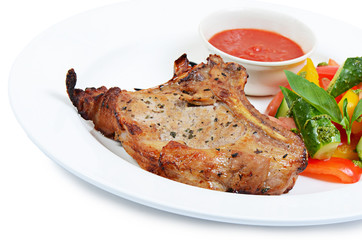 Tasty grilled ribs with vegetables