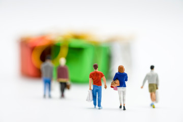 Miniature people buy goods or merchandise during grand sale and discount using as shopping business concept. - Image