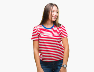 Obraz premium Young caucasian beautiful woman over isolated background looking away to side with smile on face, natural expression. Laughing confident.