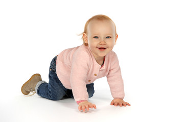 Rothaariges Baby krabbelt © Joerch