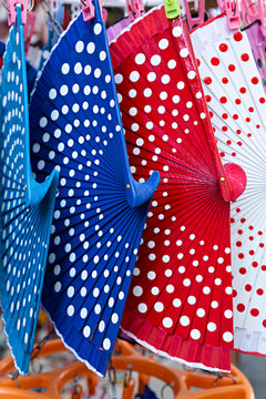 Abanicos de lunares.