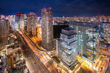 Fototapeta na wymiar TOKYO,JAPAN - February 22, 2019 :Tokyo skyline cityscape at dusk