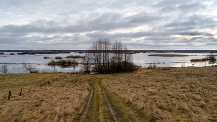 Fototapeta na wymiar Biebrzański Park Narodowy. Wiosenne rozlewiska Biebrzy
