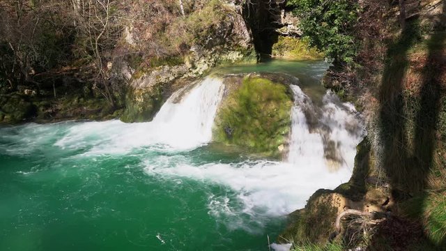 Nacimiento del r&iacute;o Urederra
