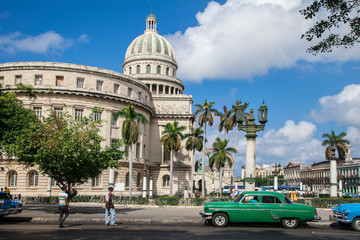 Fototapeta na wymiar Havana, Cuba - 21 January 2013: The streets of Havana with very old American cars