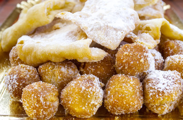 frappe e castagnole dolci della tradiozione italiana