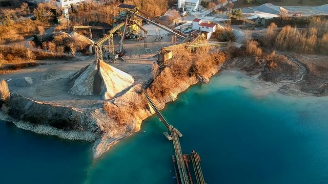 la fabbrica sul lago