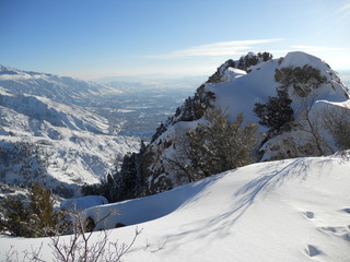 Paisaje Montanas con la nieve en dia excellente y cielo azul. Monte Olympus en Utah Salt Lake City...