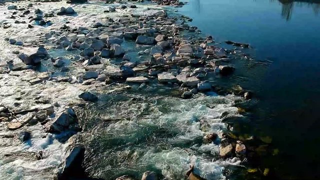 ruspa nel fiume