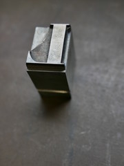 l, buchstabea l, bleiletter, lettern, buchdruck, alphabeth, druck, druckerei, drucken, gutenberg, johannes gutenberg, schwarze kunst, typographie, großbuchstabe, vokal, konsonant, majuskeln, versalien