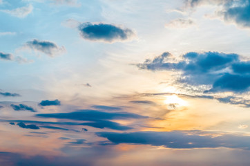 Obraz premium Clouds in the sky at sunset