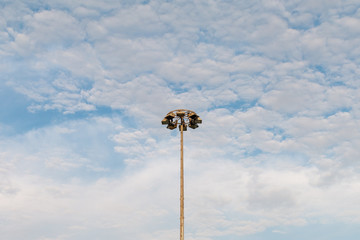 Cielo azul torre