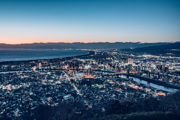 夕暮れ時の沼津市街の眺望
