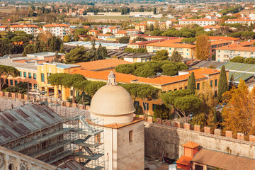 Obraz premium Leaning Tower of Pisa and Surrounding Buildings and City of Pisa