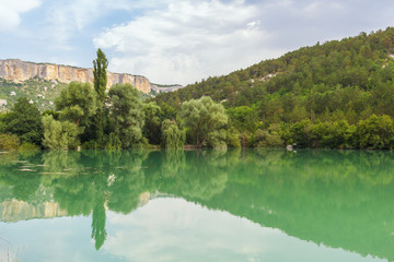 Fototapeta na wymiar Beautiful mountain green lake in the south of Crimea