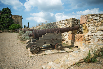 Fototapeta na wymiar Old guns in Tarragona Passeig arqueologic (Archaeological Promenade) under Roman era walls
