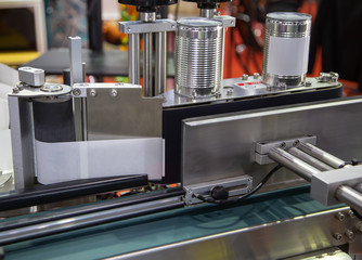 Full automatic tin can label applicator machine in food production line - obrazy, fototapety, plakaty