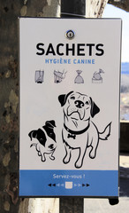 distributeur de sachets pour chien