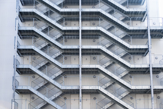 9 995 件の最適な 屋外階段 画像 ストック写真 ベクター Adobe Stock