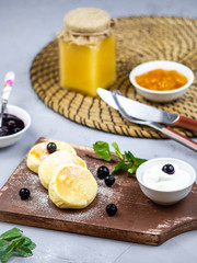 Russian cheesecakes with jam