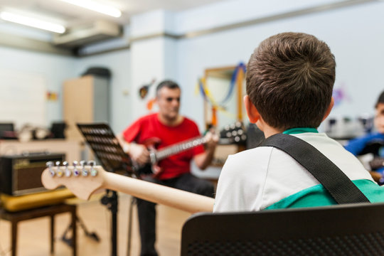 Electric guitar class