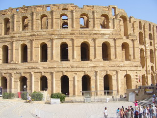 Fototapeta na wymiar ancient Colosseum in Tunisia