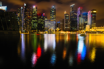 Fototapeta na wymiar View of the business district Marina Bay at night in Singapore.