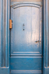 Puerta azul