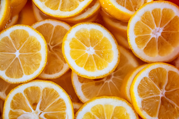 Fototapeta na wymiar Tranches de citron pour citronnade ou confiture