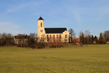 Fototapeta na wymiar Dorfkirche in Polditz an der Freiberger Mulde