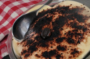 Gros plan sur un tiramisu 