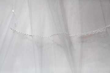 decoration on the veil of the bride: rhinestones on the border