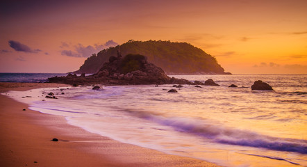Obraz premium Yanui Beach in Sunset, Phuket Thailand