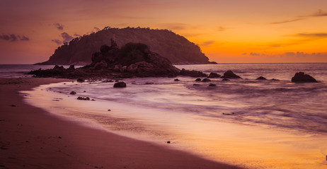 Obraz premium Yanui Beach in Sunset, Phuket Thailand