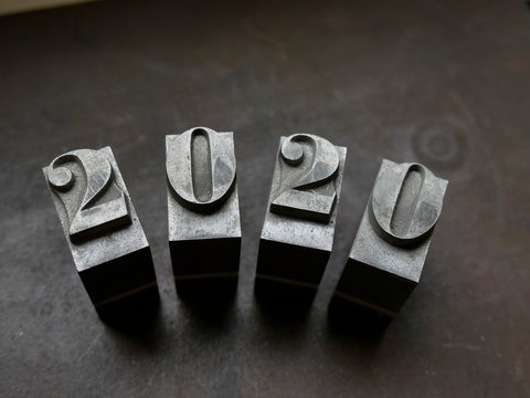 2020, neujahr, silvester, jahreswechsel, blei, blei gießen, neues jahr,  frohes neujahr, guten rutsch, bleiletter, lettern, kalender, zählen.  zahlen, nummer, nummern, buchdruck, Stock-Foto | Adobe Stock