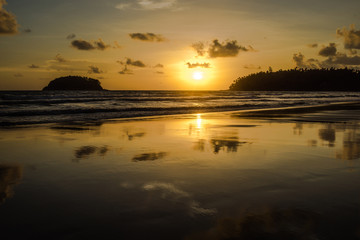 Obraz premium Sunrise on the beach