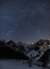 Obraz premium 一之倉沢から谷川岳冬の星空