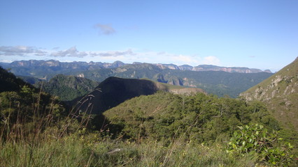 Cerros cerca del parque Amboró