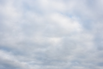 Obraz premium białe chmury na niebieskim niebie