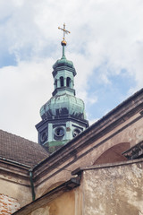 Fototapeta na wymiar Tower and green dome of the church