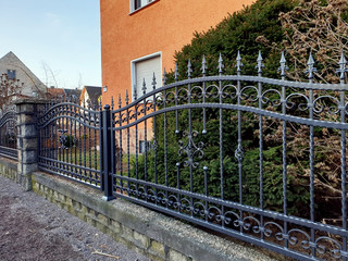 Gartenzaun Zauntor Zaun vor dem Haus