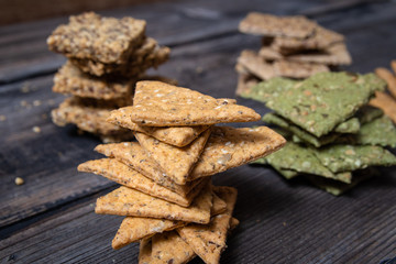 Integral crackers with healthy seeds: linseeds, chia, cracked pumpkin seeds, sunflower, sesame and spices with whole wheat flour