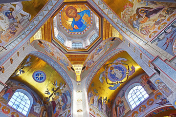 Fototapeta na wymiar YEKATERINBURG, RUSSIA. Interior of the Cathedral on the Blood in the name of all Saints in the Russian Land in Ekaterinburg