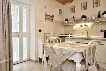 Appartamento con arredamento romantico - Shabby-chic