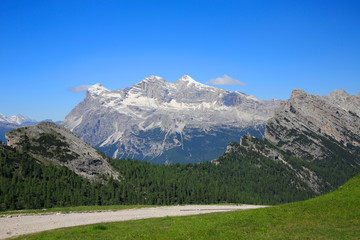 Fototapeta na wymiar Tofane Bergmassiv, Belluno, Dolomiten, Italien, Europa