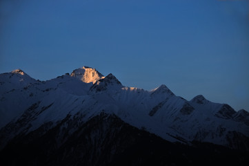 Fototapeta premium Berge im Moregenlicht