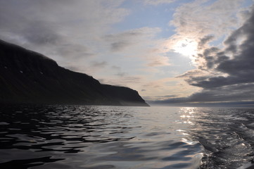 Fototapeta na wymiar Silouette im Fjord