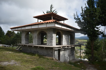 Fototapeta na wymiar paisaje, construcción de adobe tradicional. pasado, cultura, Cajamarca, construcción de adobe y teja, casa antigua